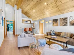 Lake Views | Hot Tub | 20 min to Palisades/Northstar - Image 2