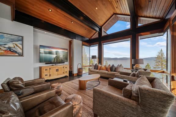 Luxury Villa | Sweeping Views | Pier - Image 3